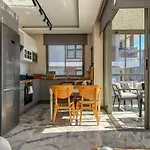 Qoople Smart 4 Cleopatra Family