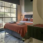 Qoople Smart 4 Cleopatra Family